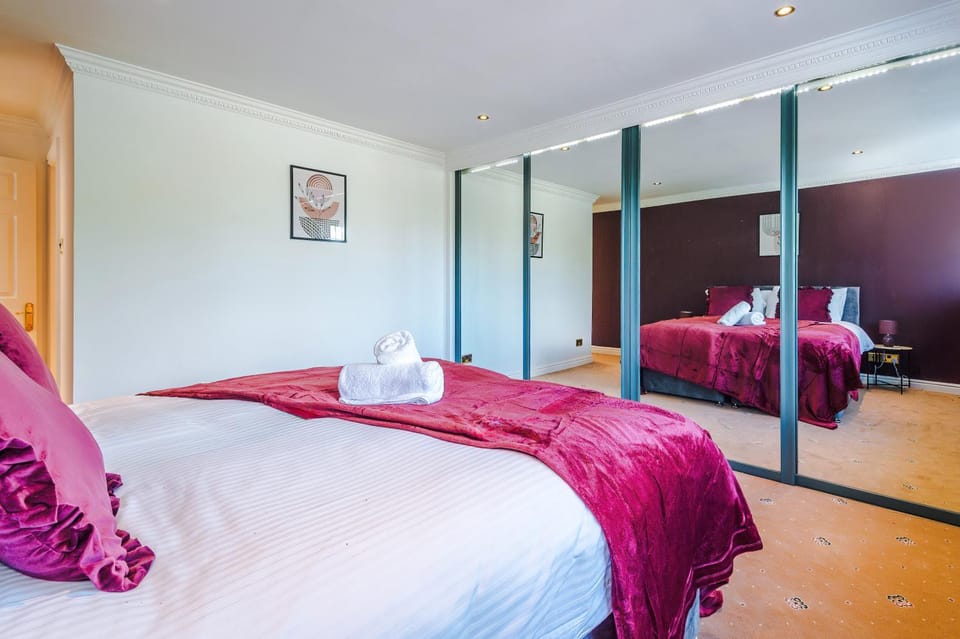 Bed, Photo of the whole room