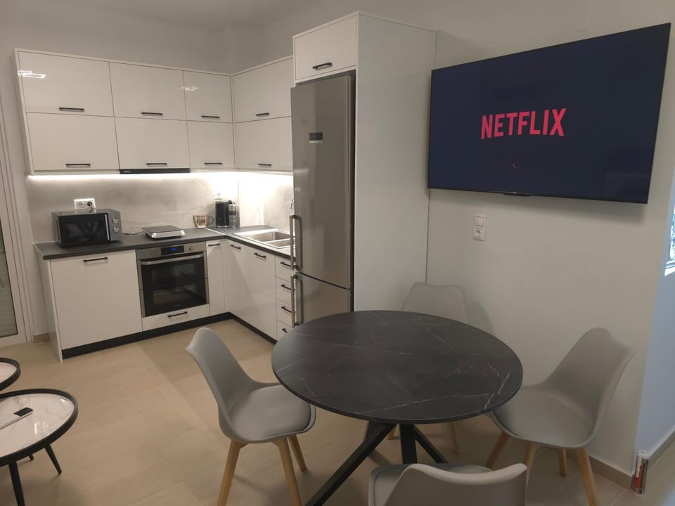 Property building, Kitchen or kitchenette, Living room