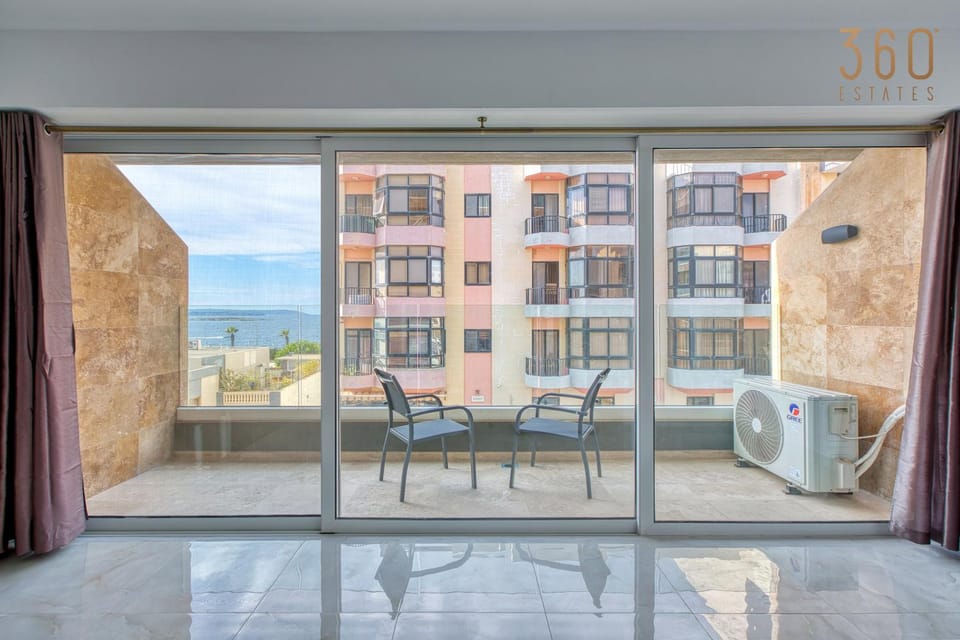 Natural landscape, Balcony/Terrace, Living room, Sea view