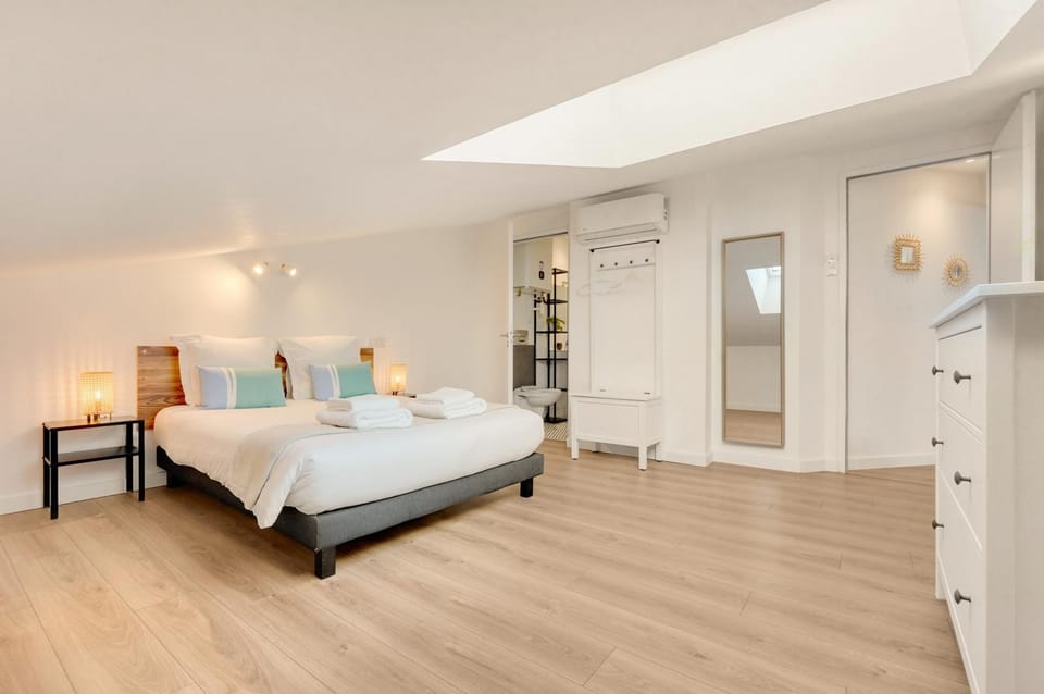 Bed, Bedroom