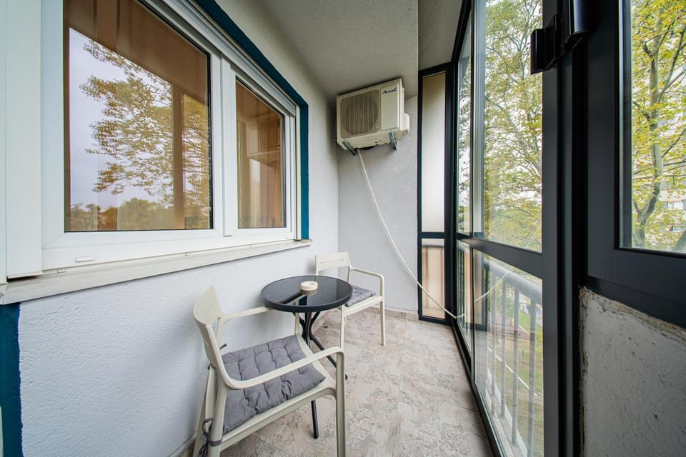 Property building, Patio, View (from property/room), Balcony/Terrace, Balcony/Terrace, Dining area, Location, internet