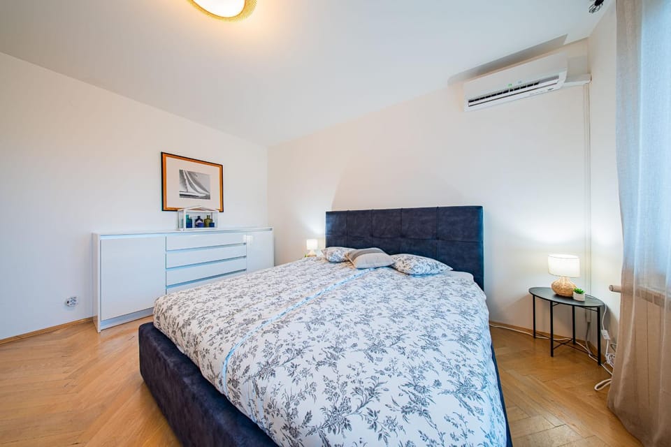 Bed, Photo of the whole room, Bedroom, heating, internet, air conditioner