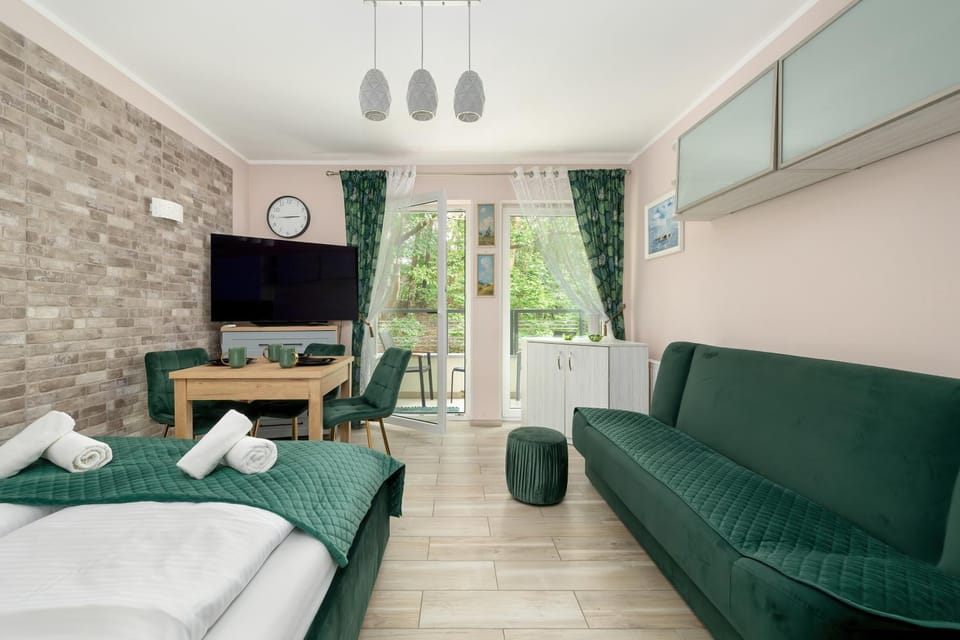 Bed, Seating area
