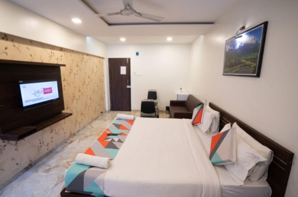 Bed, Photo of the whole room, Bedroom, air conditioner
