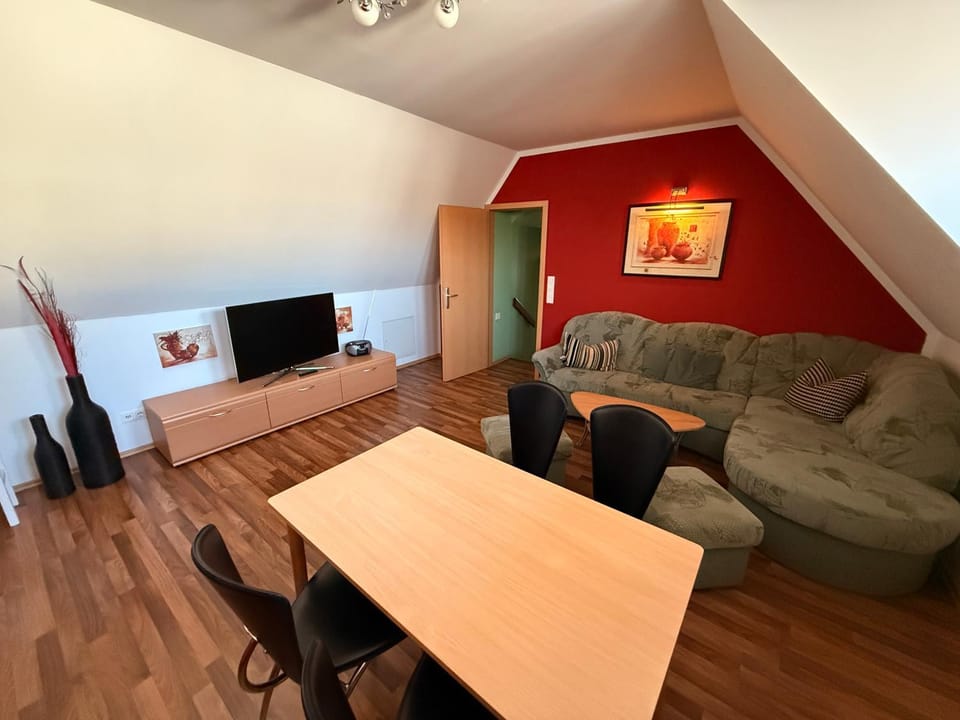 Communal lounge/ TV room, Living room, Seating area, Evening entertainment