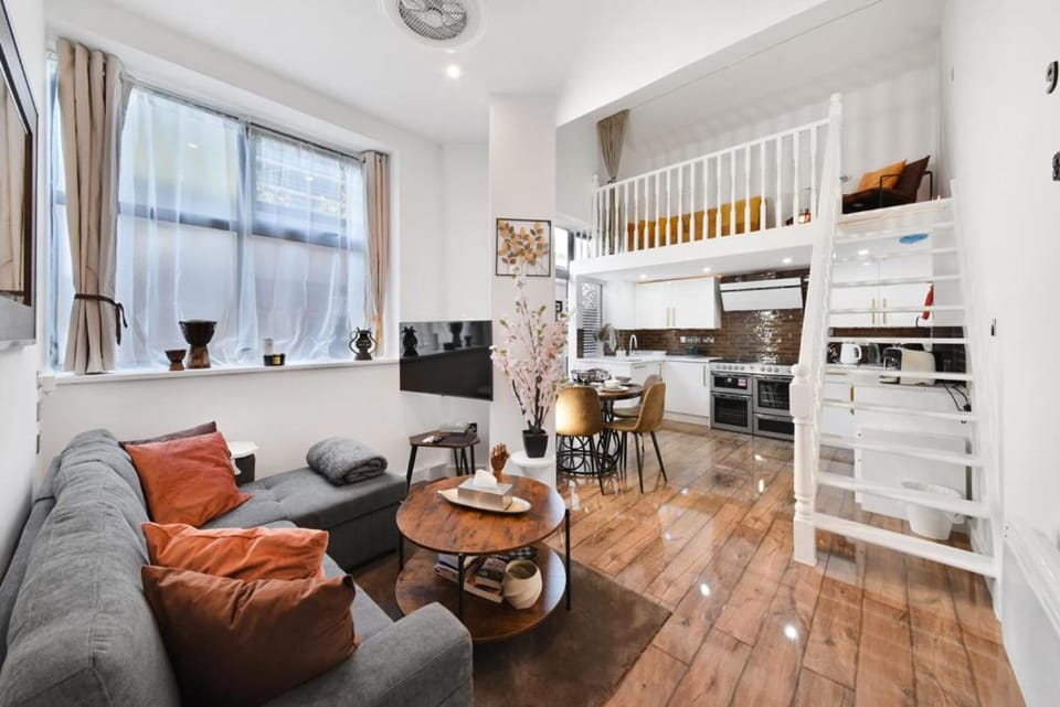 London Lets Stay Here with parking Apartment in Ilford