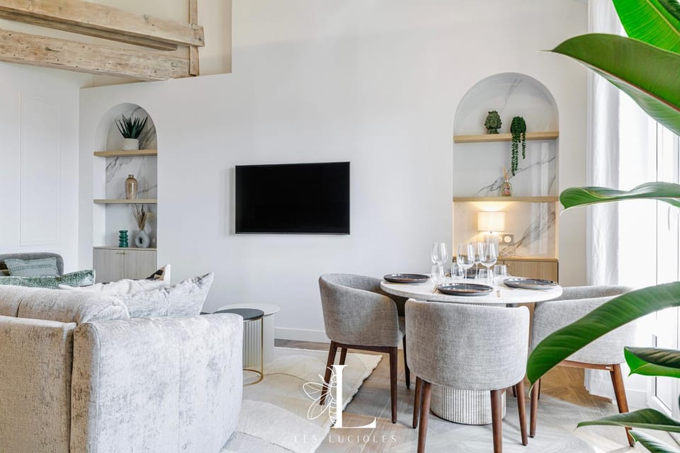 Living room, Dining area