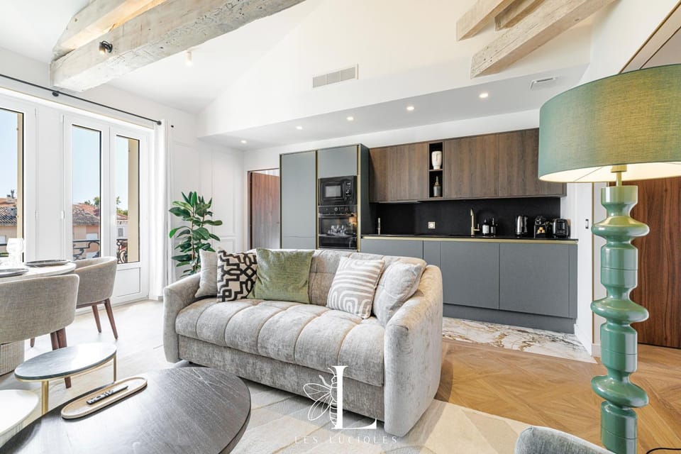 Kitchen or kitchenette, Living room, Dining area