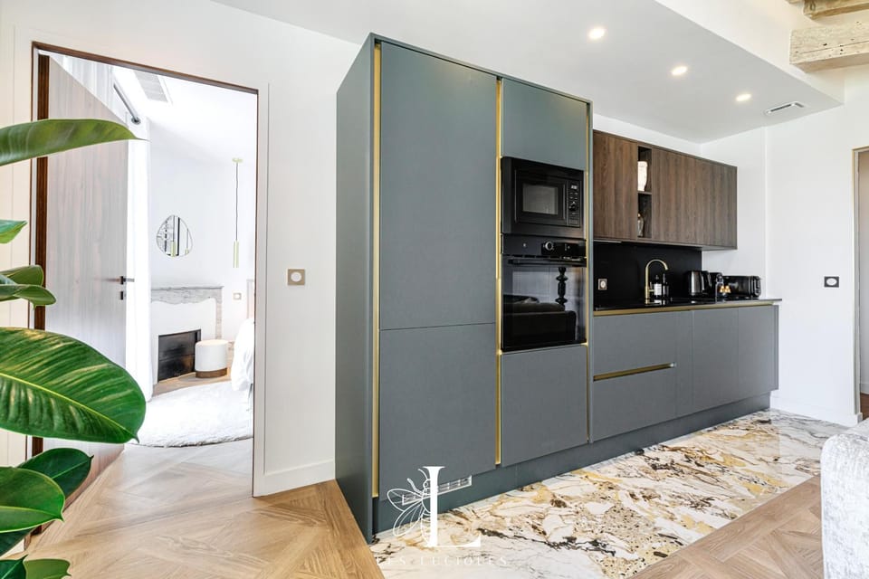 Kitchen or kitchenette