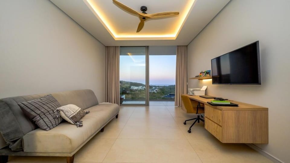 Pavilion-style dream home with sea views Villa in Dolphin Coast