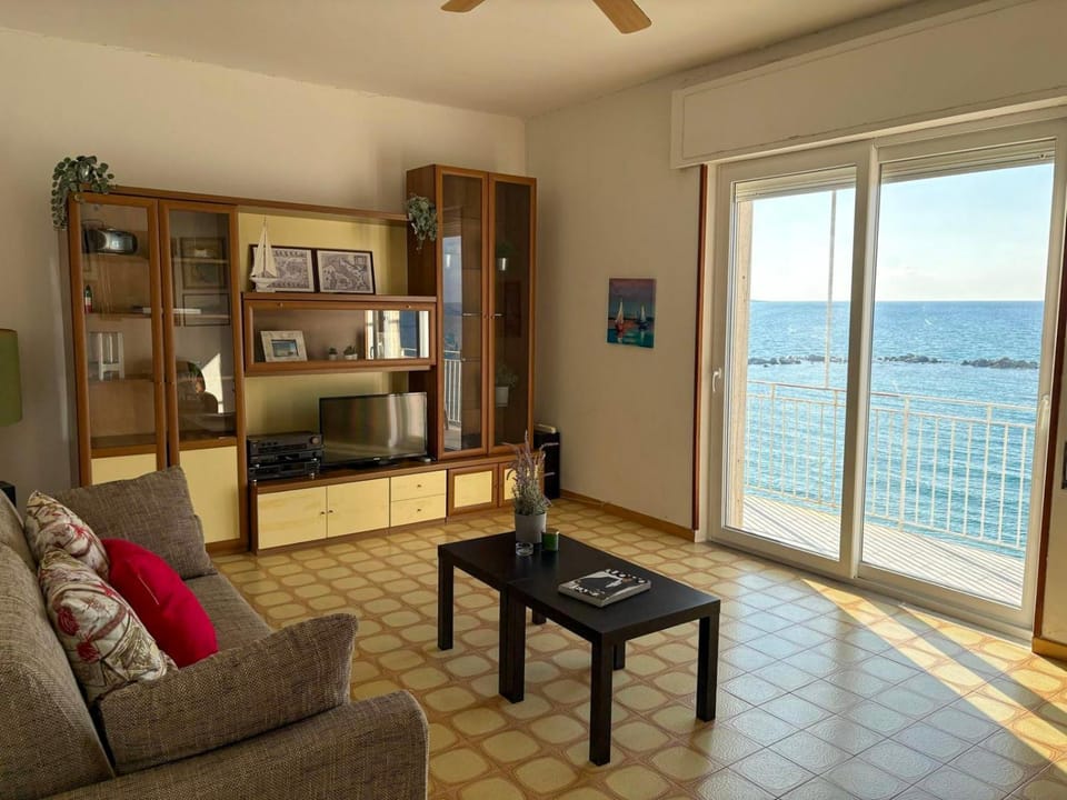 Living room, Sea view
