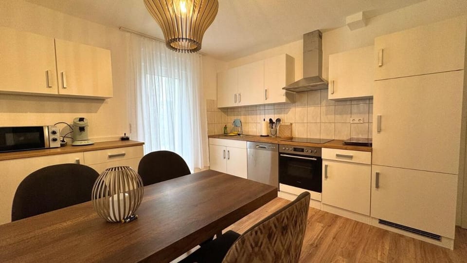 Kitchen or kitchenette, Dining area, dishwasher, oven, pet friendly, stove, toaster