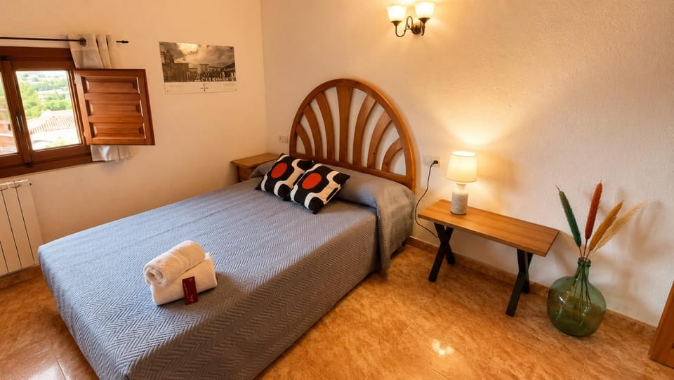Photo of the whole room, towels