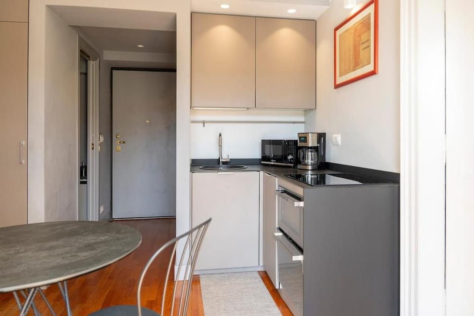 Kitchen or kitchenette, Dining area, minibar, stove, toaster