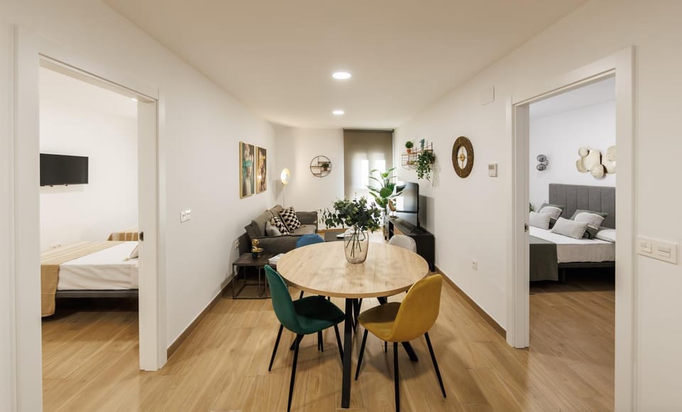 TV and multimedia, Living room, Photo of the whole room, Seating area, Dining area