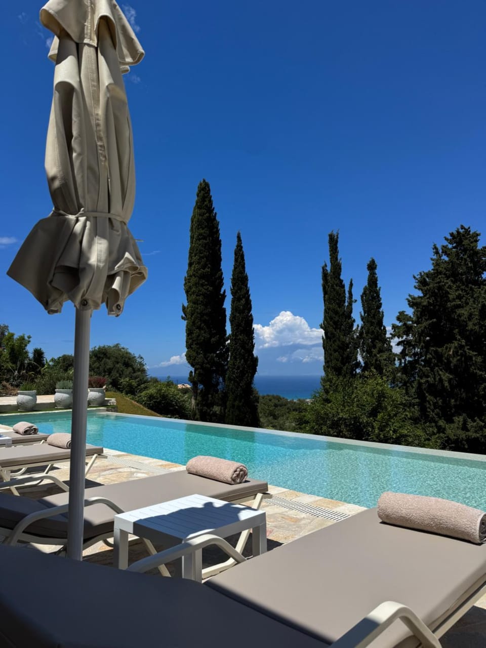 SeaForest Villa, Grand New! 2 km from Beach Villa in Corfu