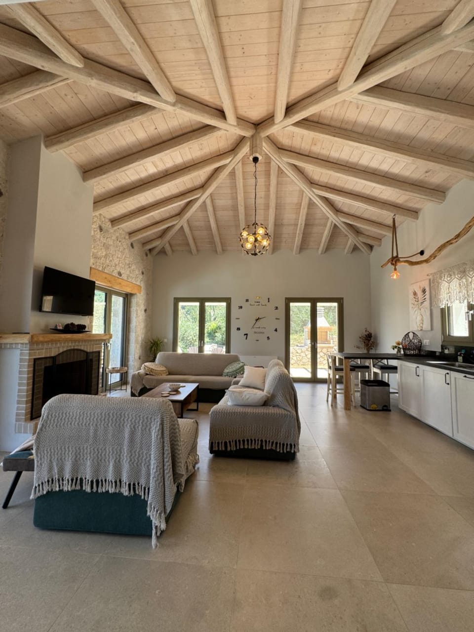 SeaForest Villa, Grand New! 2 km from Beach Villa in Corfu