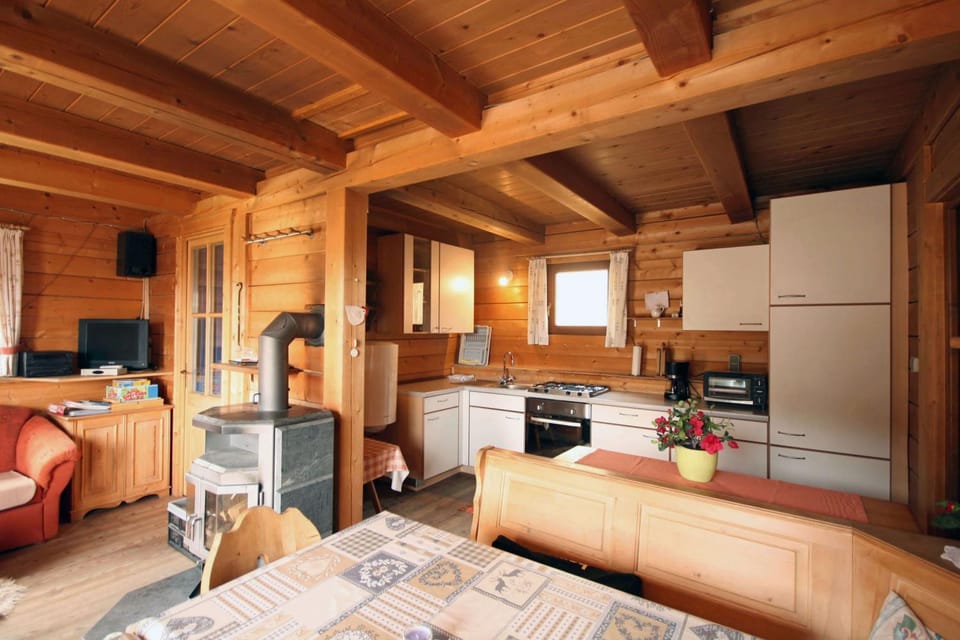 TV and multimedia, Kitchen or kitchenette, Living room, Photo of the whole room, Seating area, Dining area, oven, stove