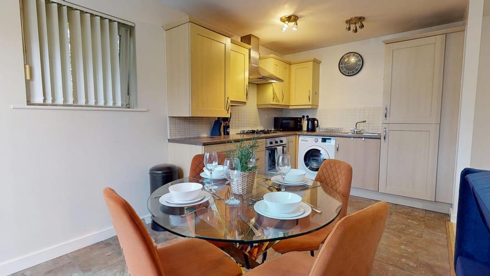 2 Bedroom House Near City Centre with Parking Apartment in Sheffield