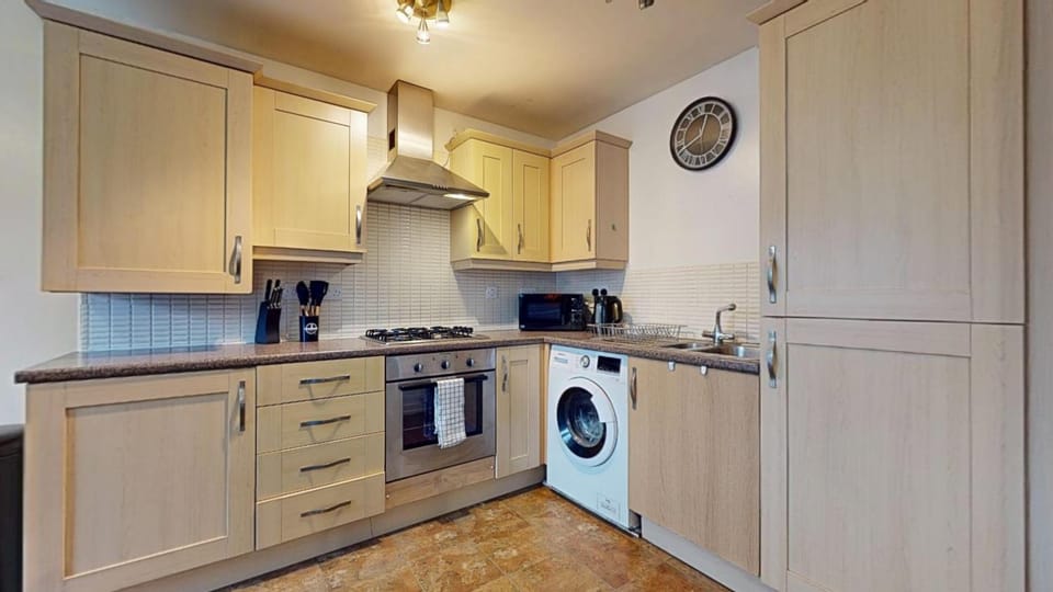 2 Bedroom House Near City Centre with Parking Apartment in Sheffield