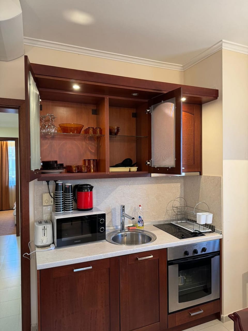 Coffee/tea facilities, Kitchen or kitchenette, minibar, oven, stove, toaster