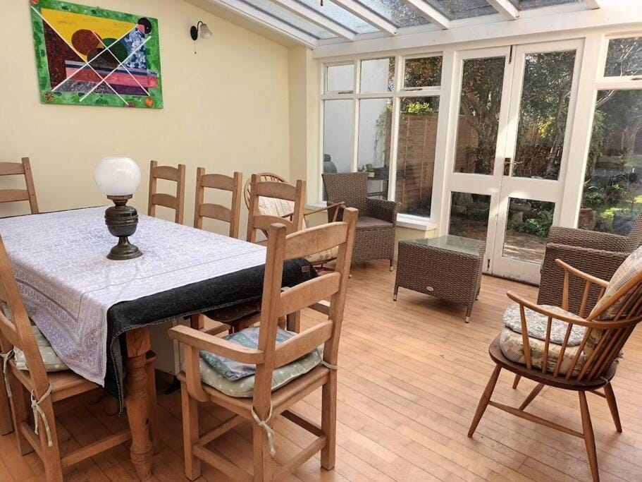 Garden, Living room, Seating area, Dining area, Garden view