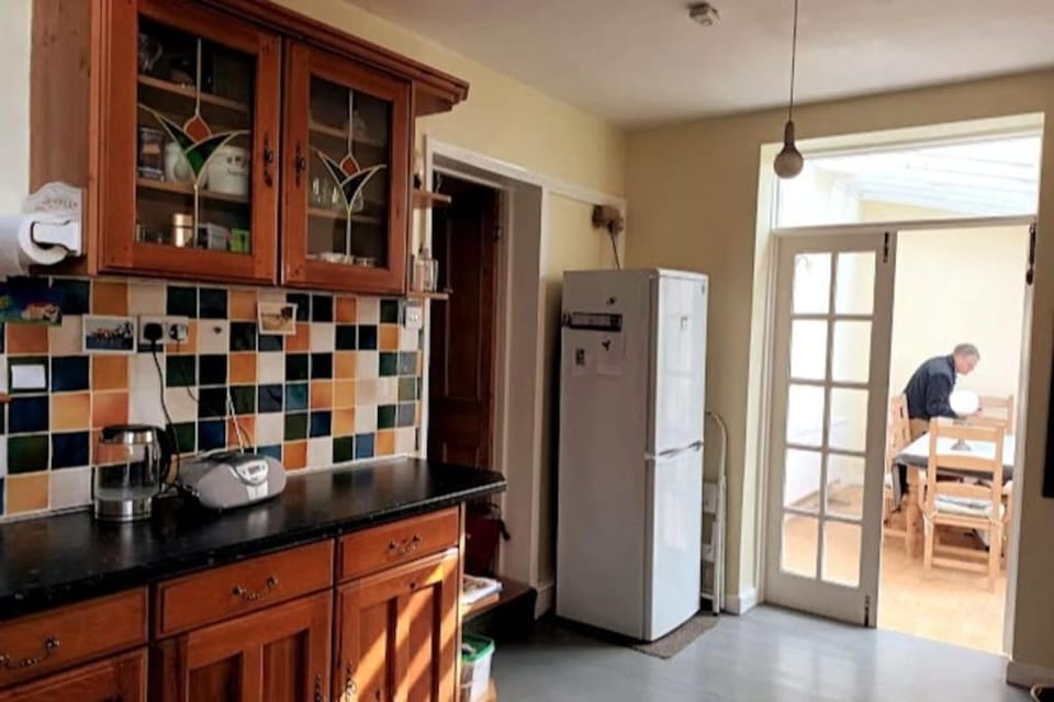 Kitchen or kitchenette, Dining area, oven, pet friendly