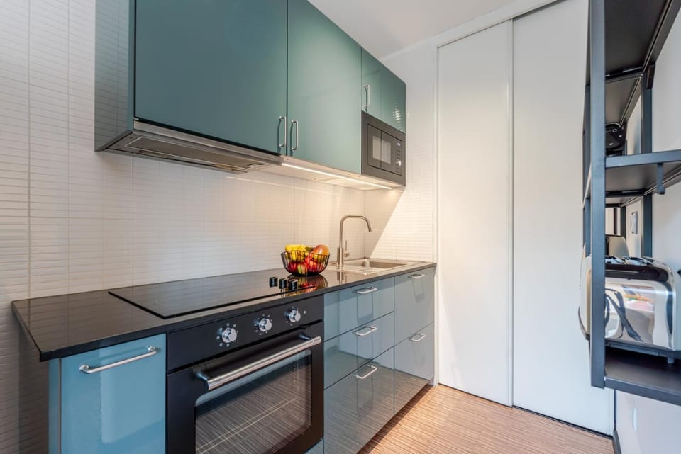 Kitchen or kitchenette, oven, pet friendly, stove, toaster