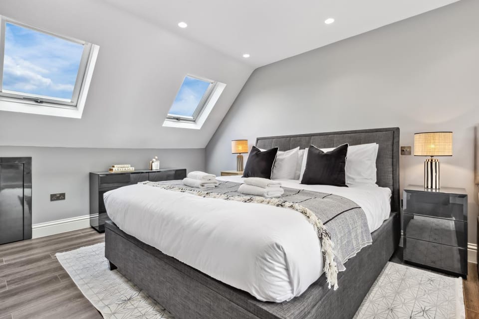 Bed, Photo of the whole room, Bedroom