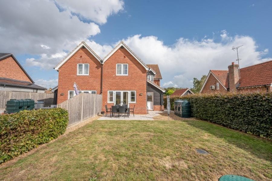 Cosy 4BR Cottage in Great Glemham Village Apartment in Suffolk Coastal District