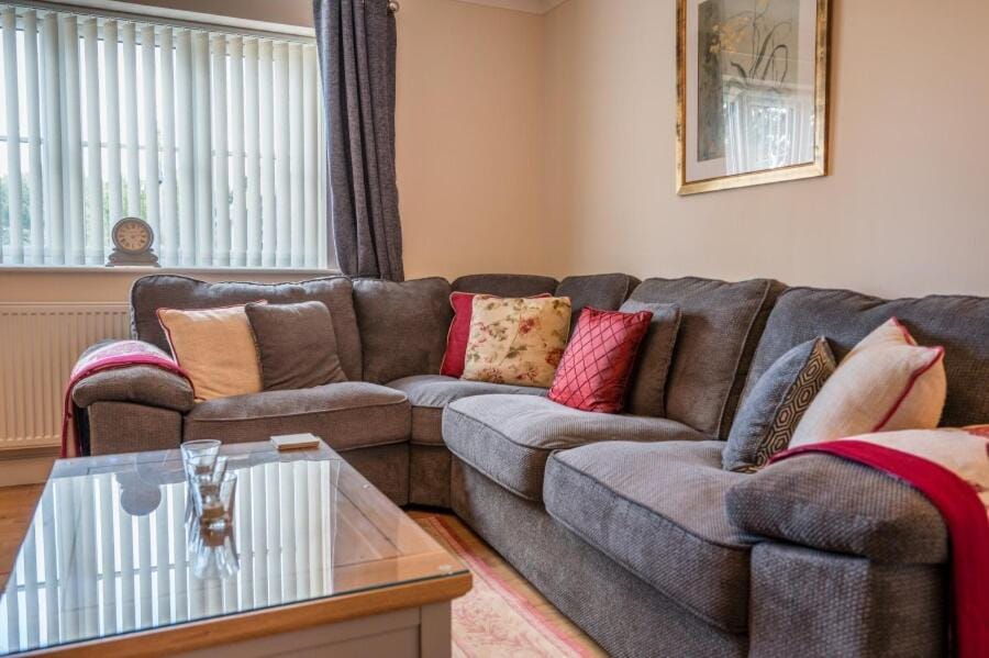 Cosy 4BR Cottage in Great Glemham Village Apartment in Suffolk Coastal District