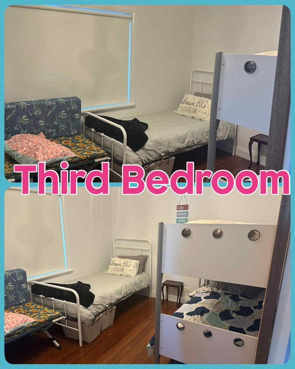 Bedroom, bunk bed