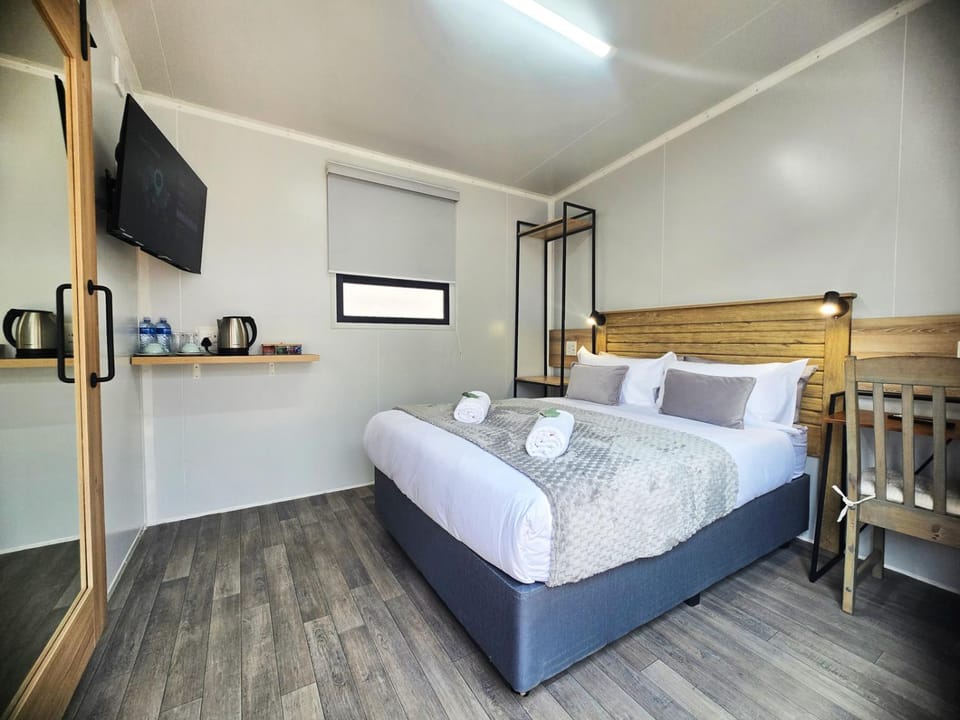 TV and multimedia, Photo of the whole room, Bedroom