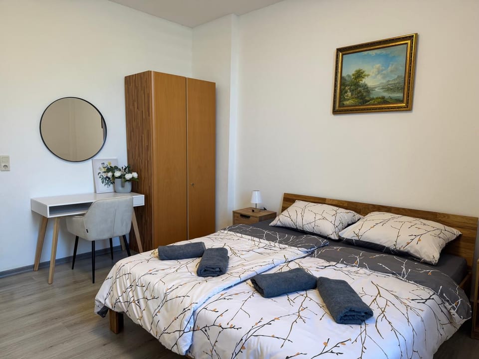 Bed, Photo of the whole room, Bedroom, wardrobe