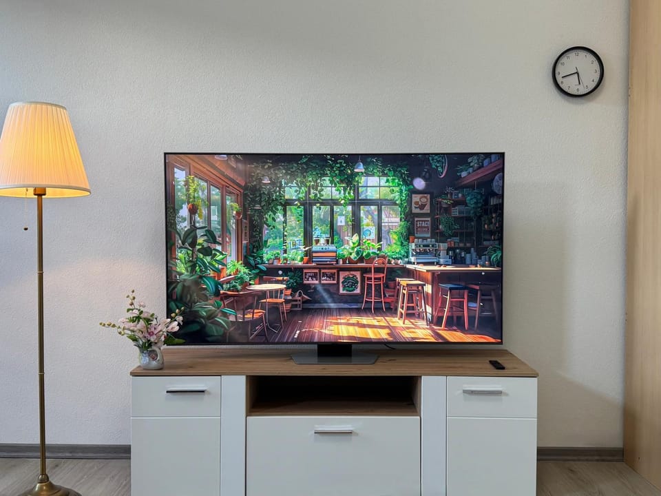 TV and multimedia, Living room, Evening entertainment