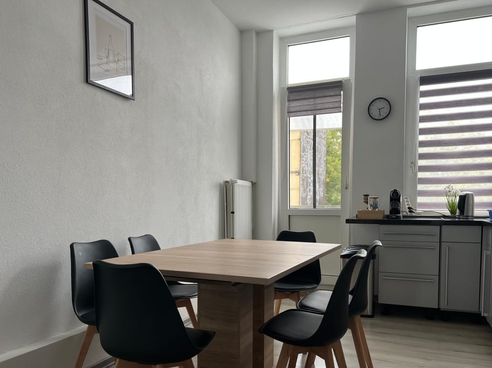 Seating area, Dining area, kitchen