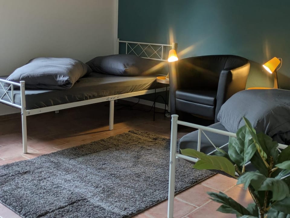 Bed, Living room, Photo of the whole room, Seating area, Bedroom