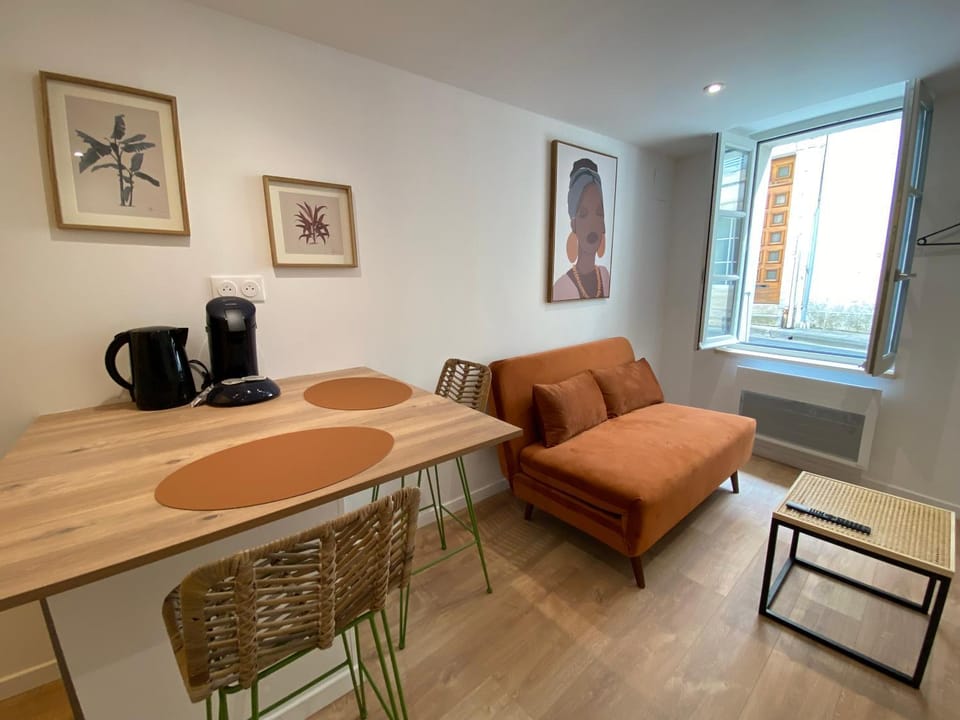 Coffee/tea facilities, Living room, Dining area