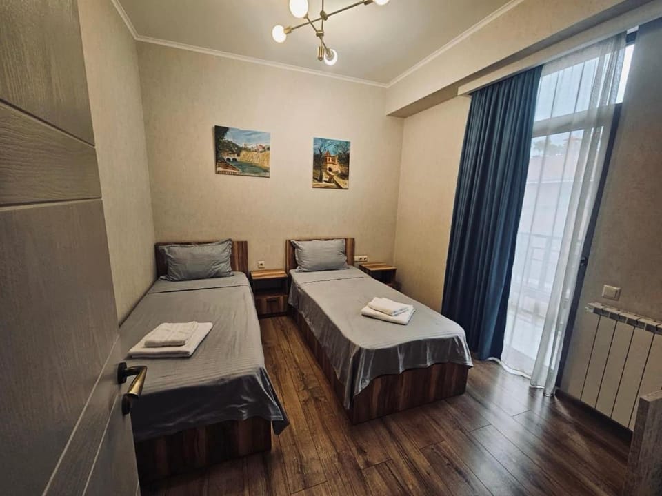 Bed, Bedroom, towels, towels