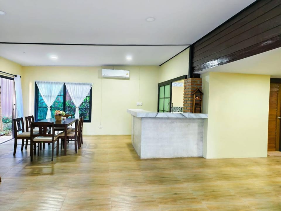 Communal lounge/ TV room, Living room, Seating area, Dining area