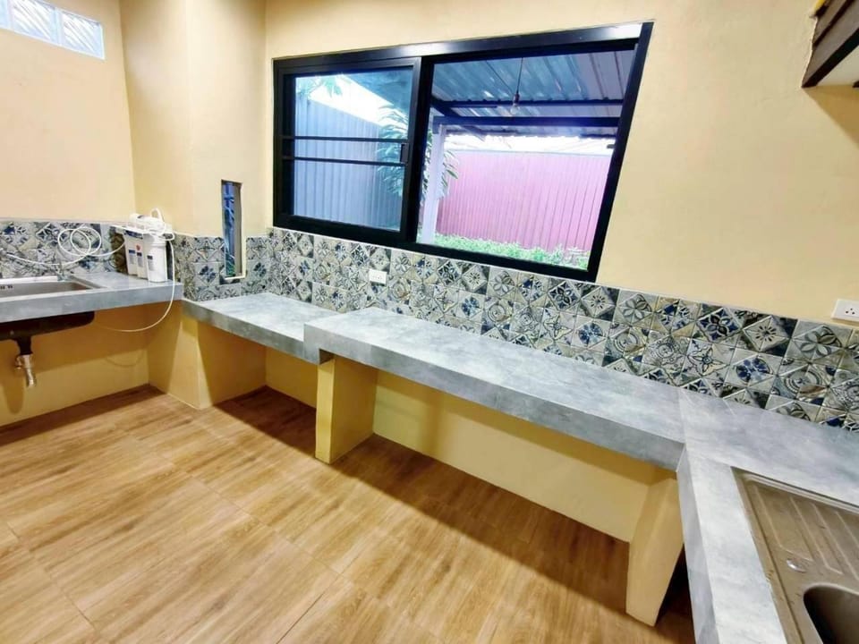 Kitchen or kitchenette, Kitchen or kitchenette