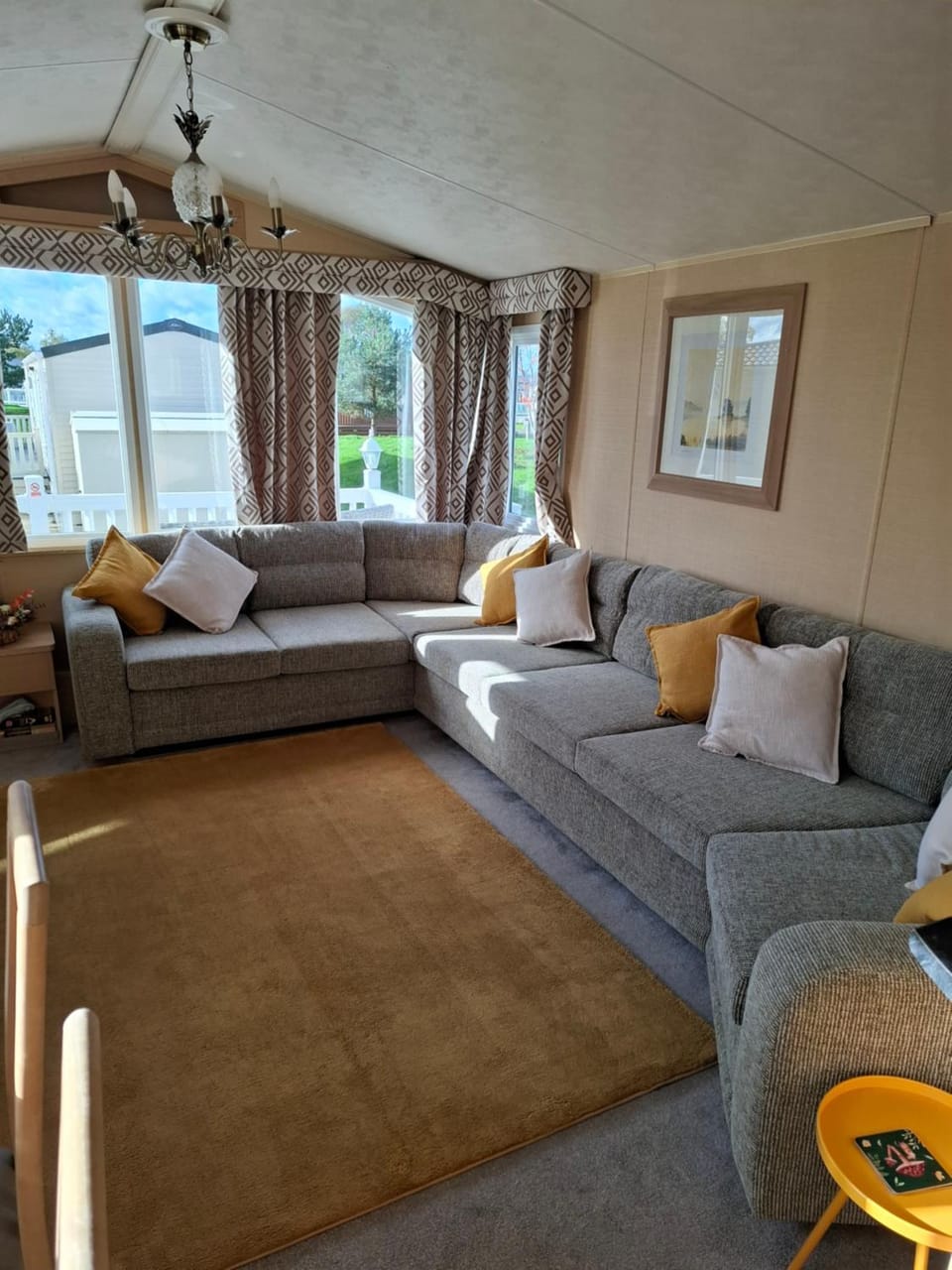 Caravan with hot tub at Tattershall lakes House in Tattershall