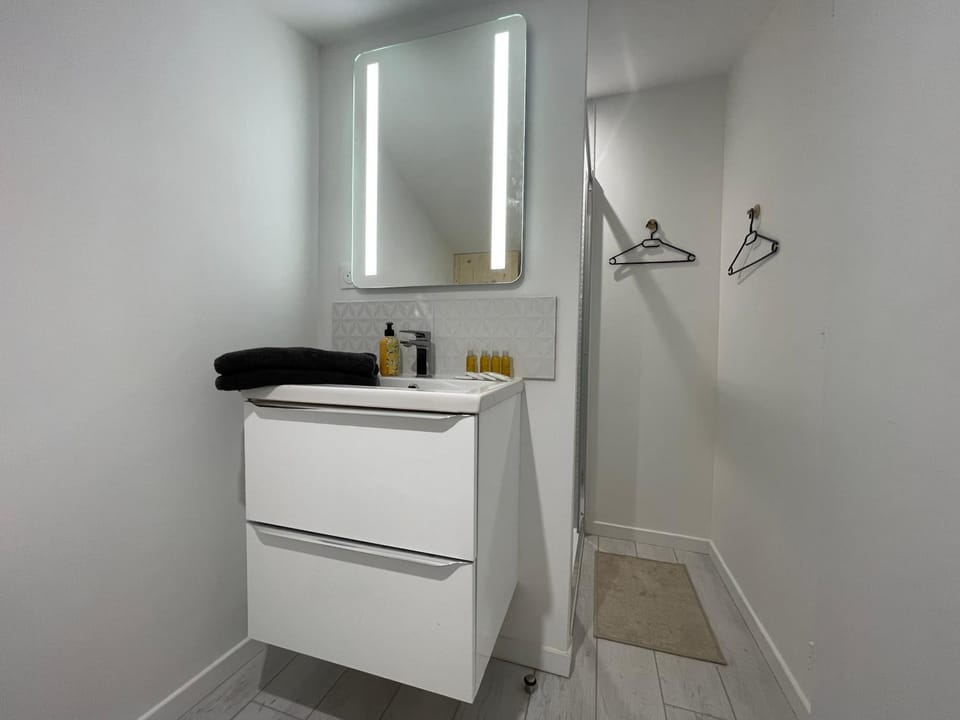 Shower, Bathroom