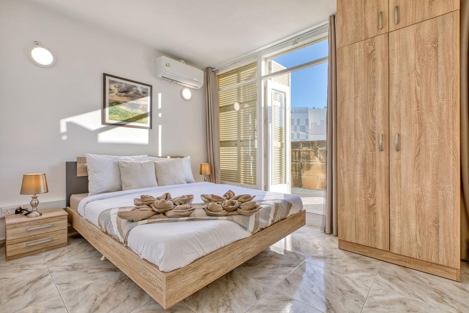 Bed, Bedroom, towels, air conditioner