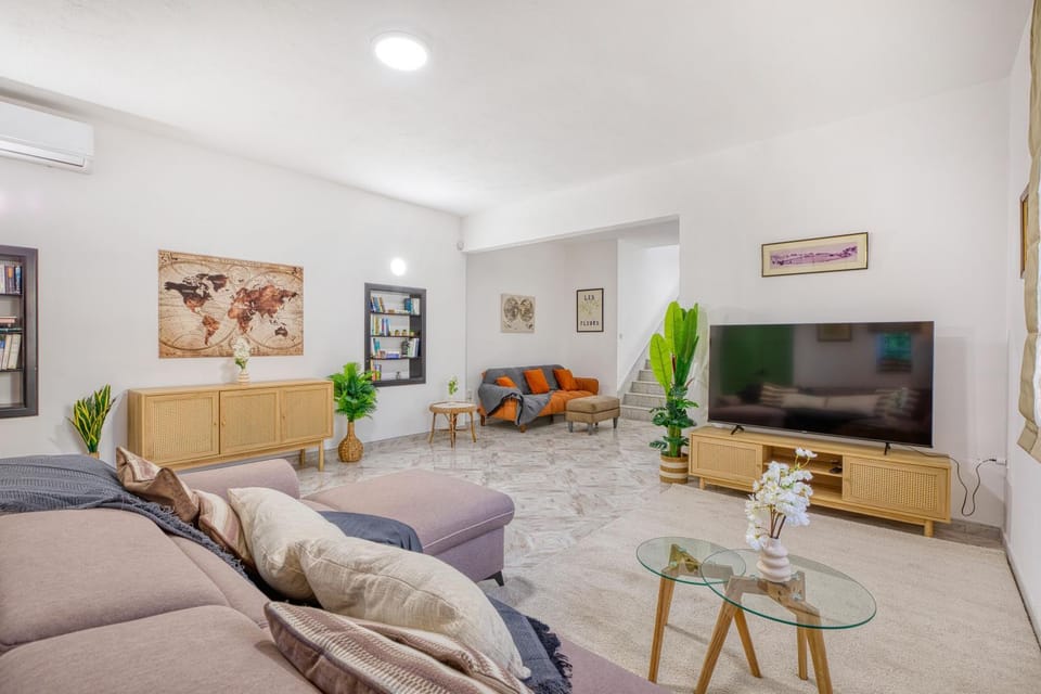 TV and multimedia, Living room, air conditioner
