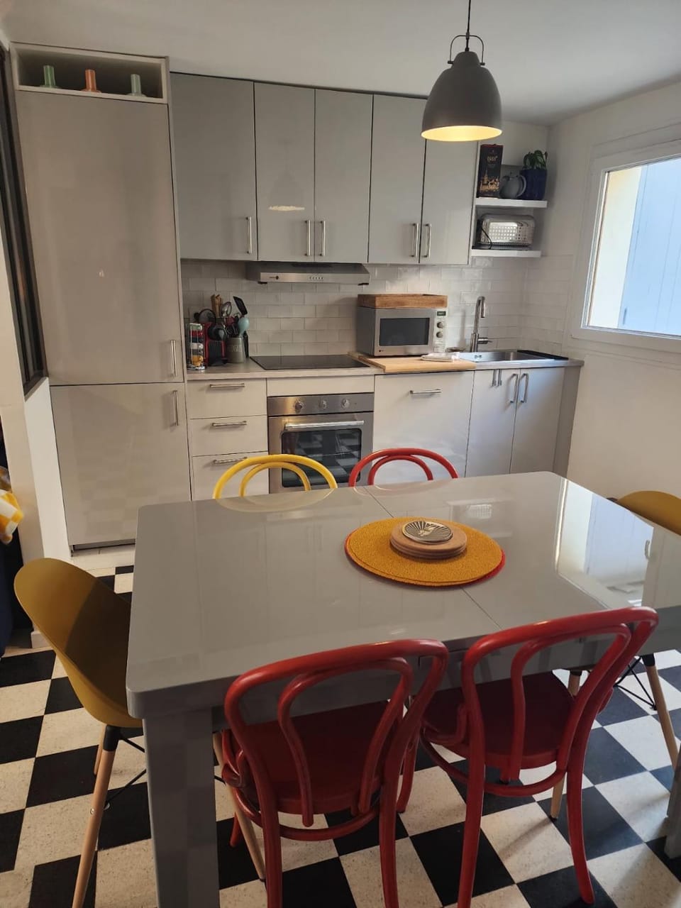 Kitchen or kitchenette, Dining area, oven