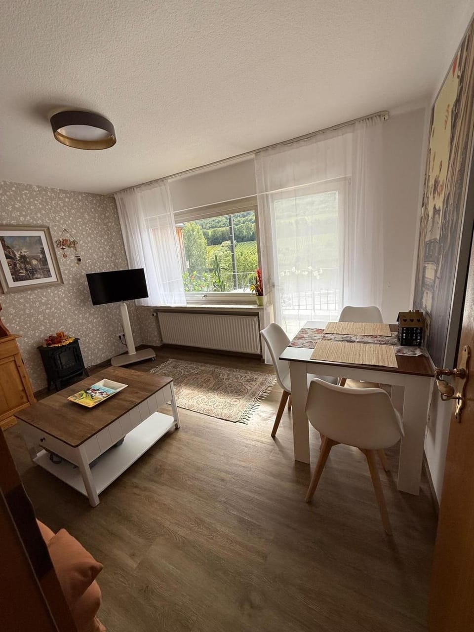 TV and multimedia, Living room, Dining area