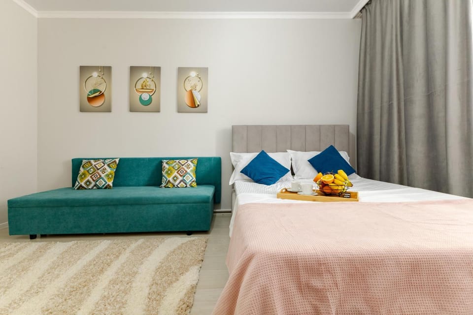 Bed, Living room, Photo of the whole room, Seating area, Bedroom