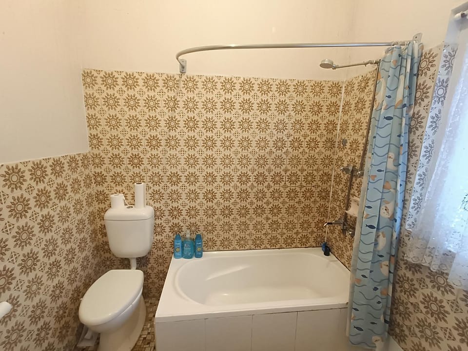 Tiny Single Room in Earlwood House - EW7 Vacation rental in Sydney