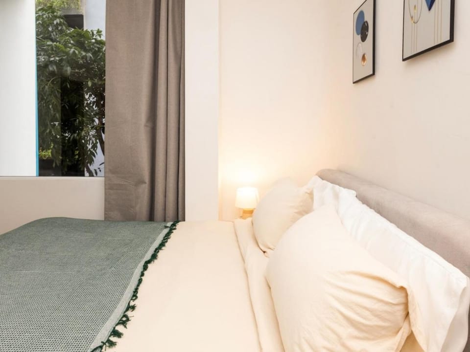 2 Bedrooms for 4 Guests with Kitchen at Heart of Sathorn Apartment in Bangkok